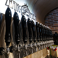 成立首家直營啤酒吧